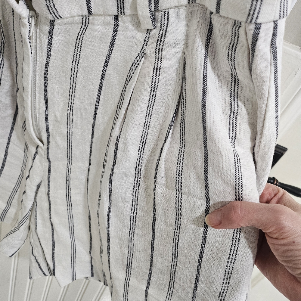 Striped High-Waist Linen Blend Women’s Shorts - White/Black Old Navy Size XS. - Picture 7 of 11